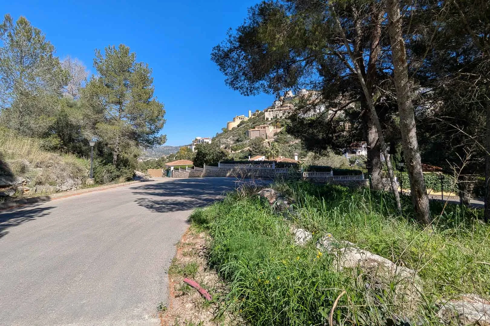 Complejo de villas independientes en construcción con piscina privada y vistas parciales al mar a la venta en pedreguer.