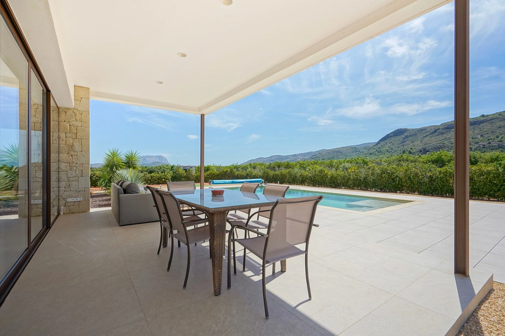 Villa moderna en gran parcela en venta en Beniarbeig
