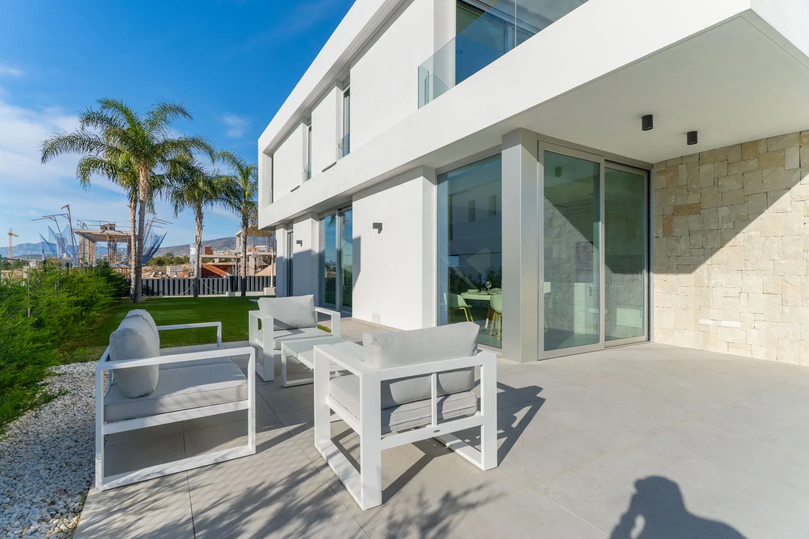 Villa moderna con piscina privada a la venta en Finestrat