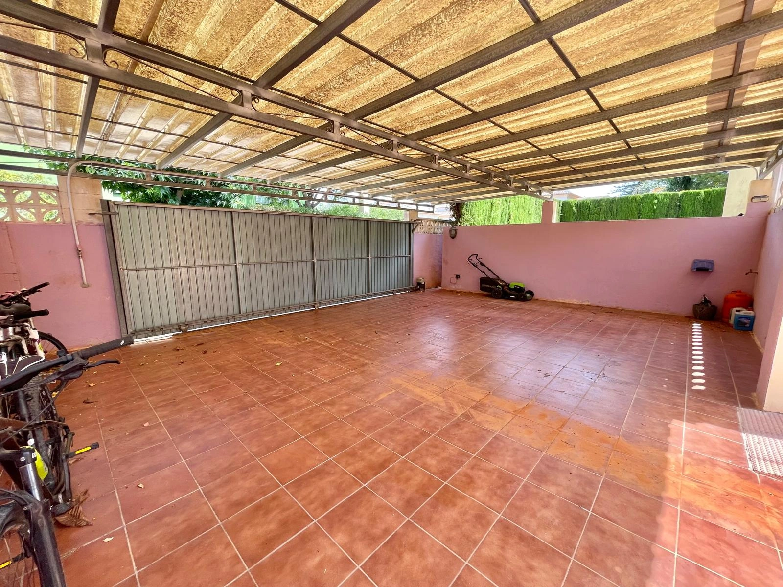 Villa avec 4 chambres à vendre à Dénia, proche des commerces et du centre-ville.