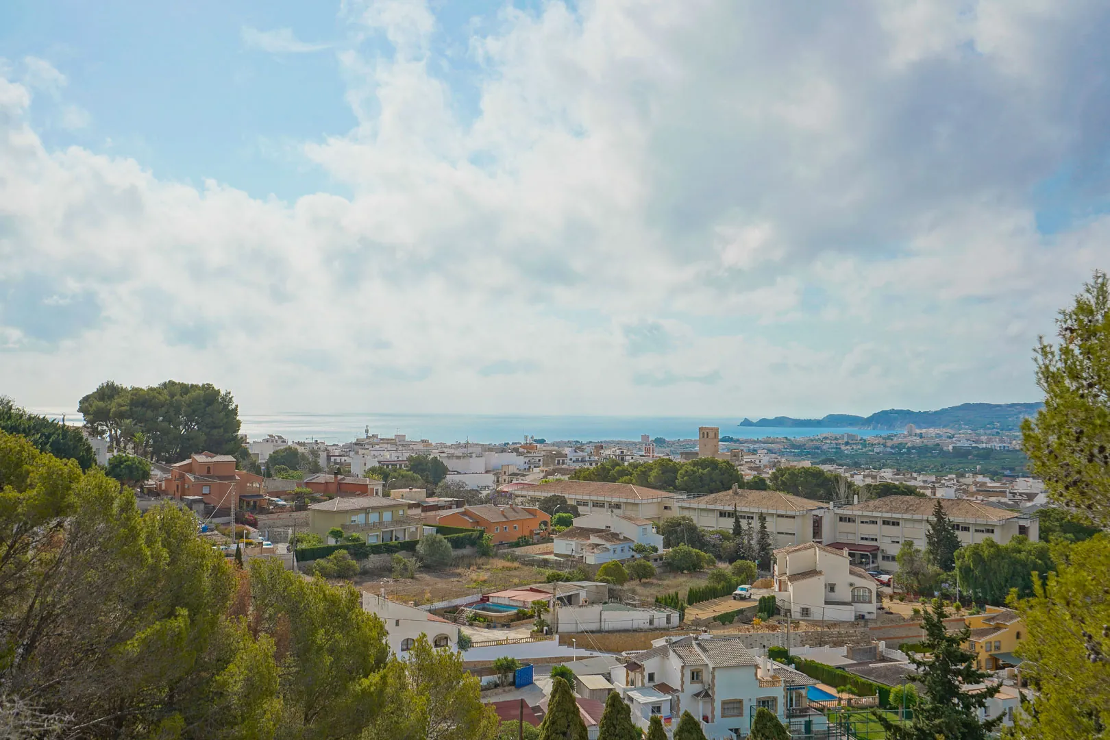 Parcela con vistas al mar cerca del centro de Jávea en venta.