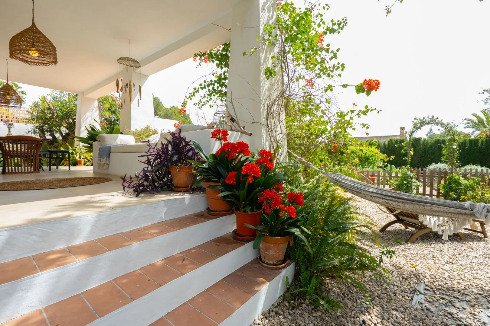 Charmante villa au pied du Montgó avec piscine et maison d'invités.