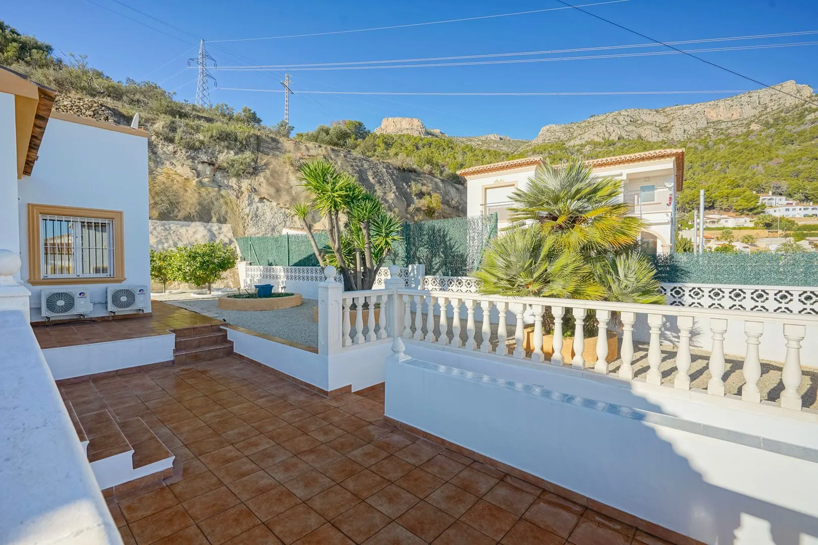 Villa con casa de invitados y vistas panoramicas al mar en venta en Calpe