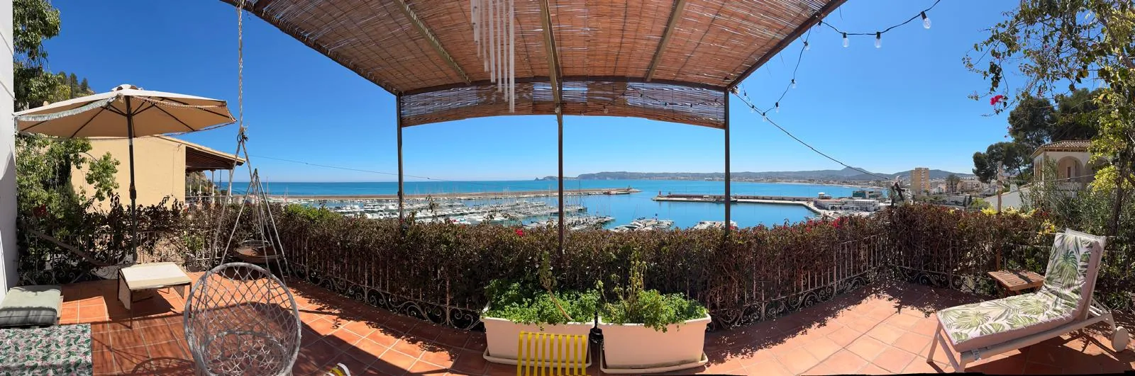 Se vende casa independiente en el puerto de Javea