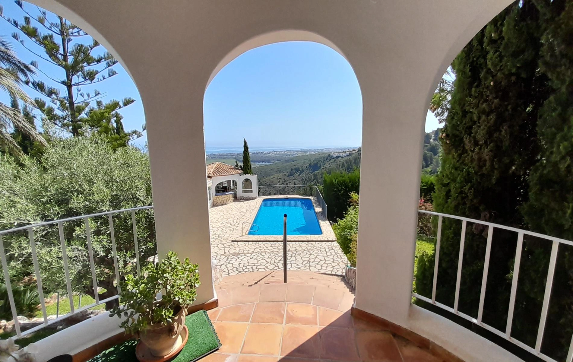 Villa de 4 dormitorios en venta en Montepego con vistas al mar