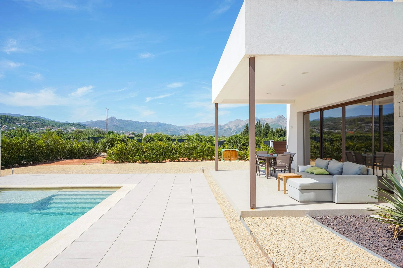 Villa moderna en gran parcela en venta en Beniarbeig
