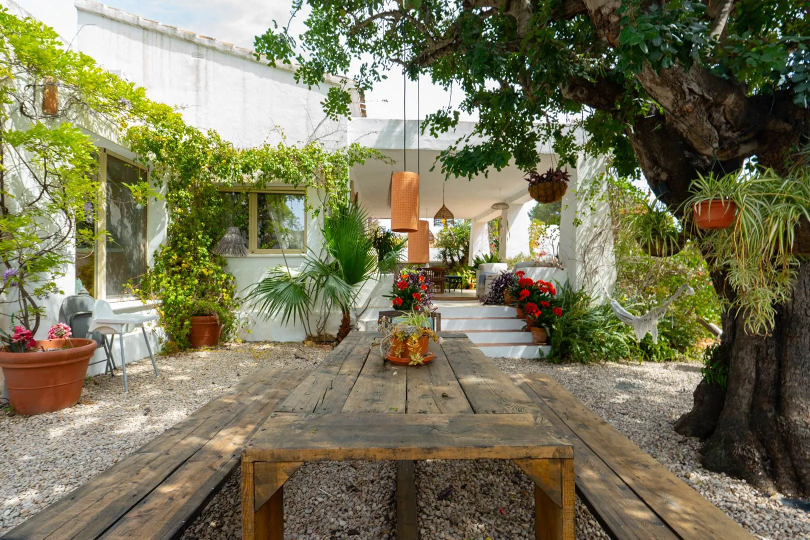Charmante villa au pied du Montgó avec piscine et maison d'invités.