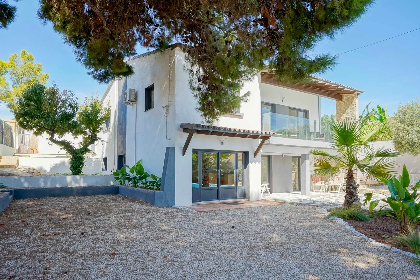 Villa reformada de 5 dormitorios en venta a 500m de la playa y centro de Calpe