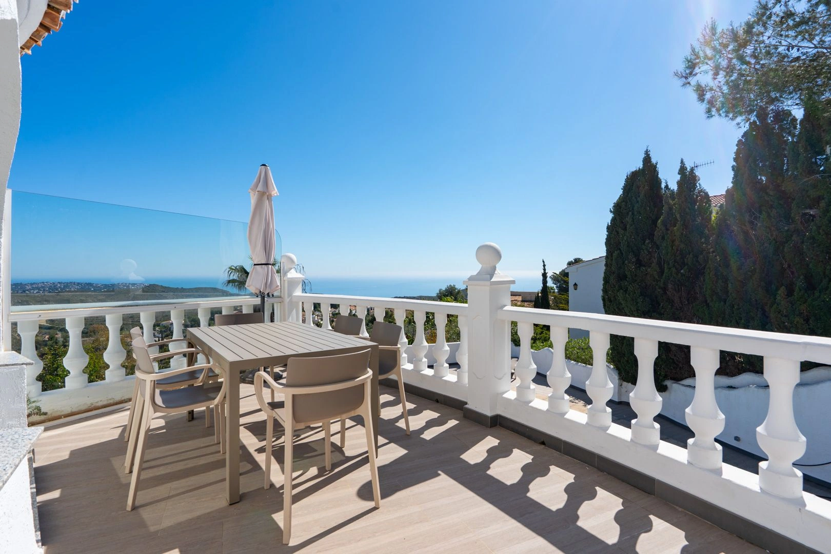 Villa tradizionale esclusiva con spettacolari viste sul mare a Cumbre del Sol