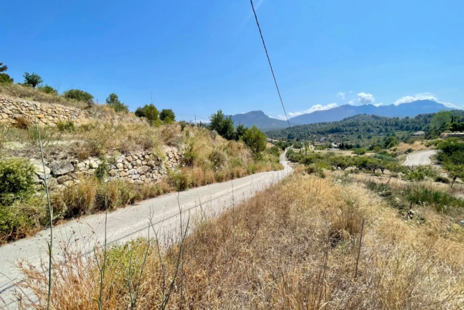 Traditional villa project with building permit for sale on a large plot in Benissa.