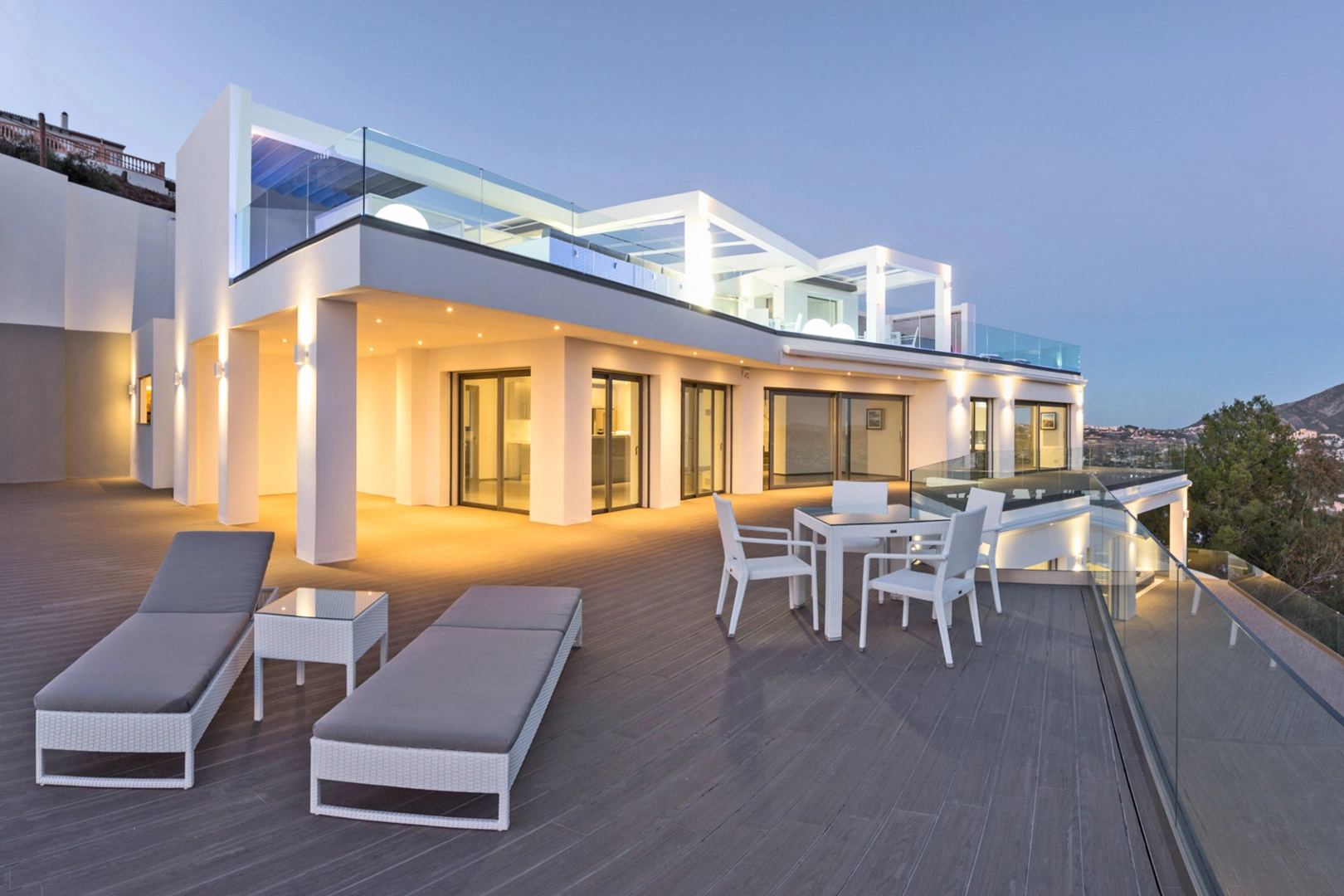 Villa moderna con vistas panoramicas al mar a la venta en Moraira.