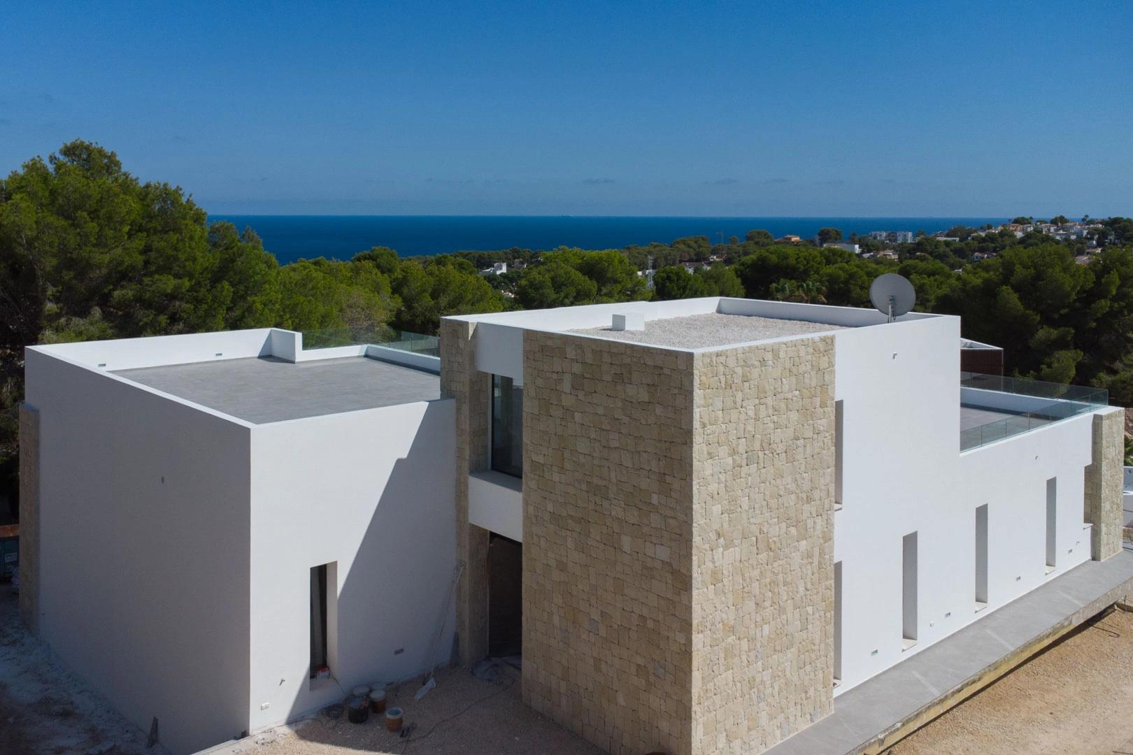 Villa moderna con vistas al mar a la venta en Moraira.