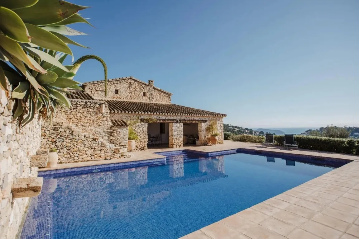 AR200834 - Finca única en venta en Benissa con impresionantes vistas sobre el campo y el mar