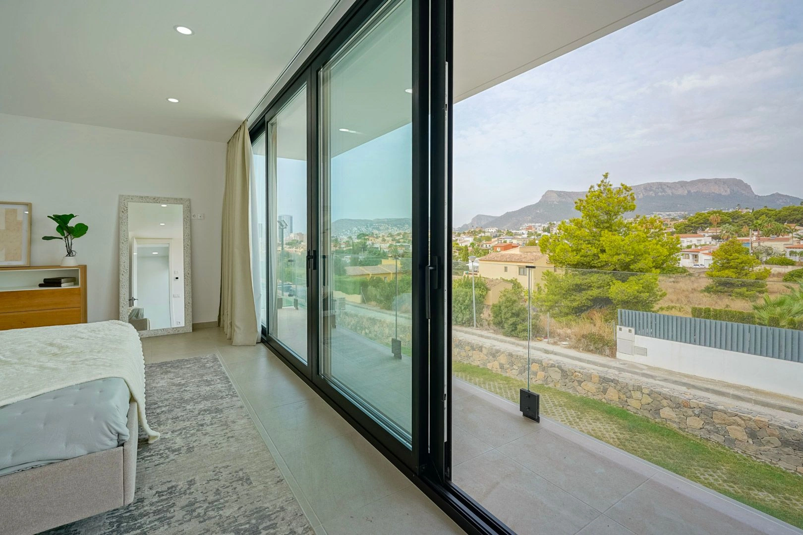 Moderne nieuwbouw geschakelde chalet te koop in Calpe