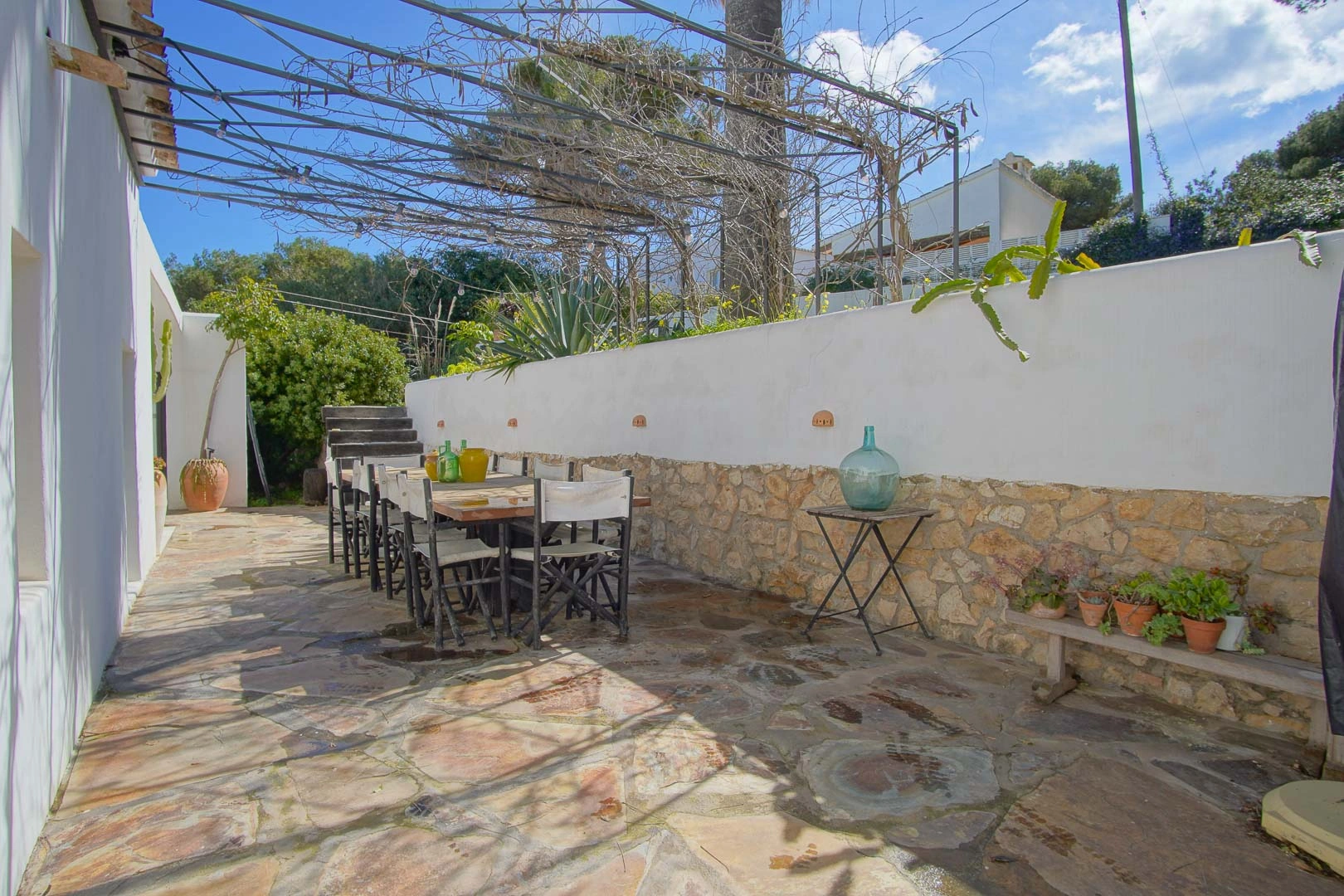 Superbe villa de style rustique avec vue sur la mer et le Montgo.