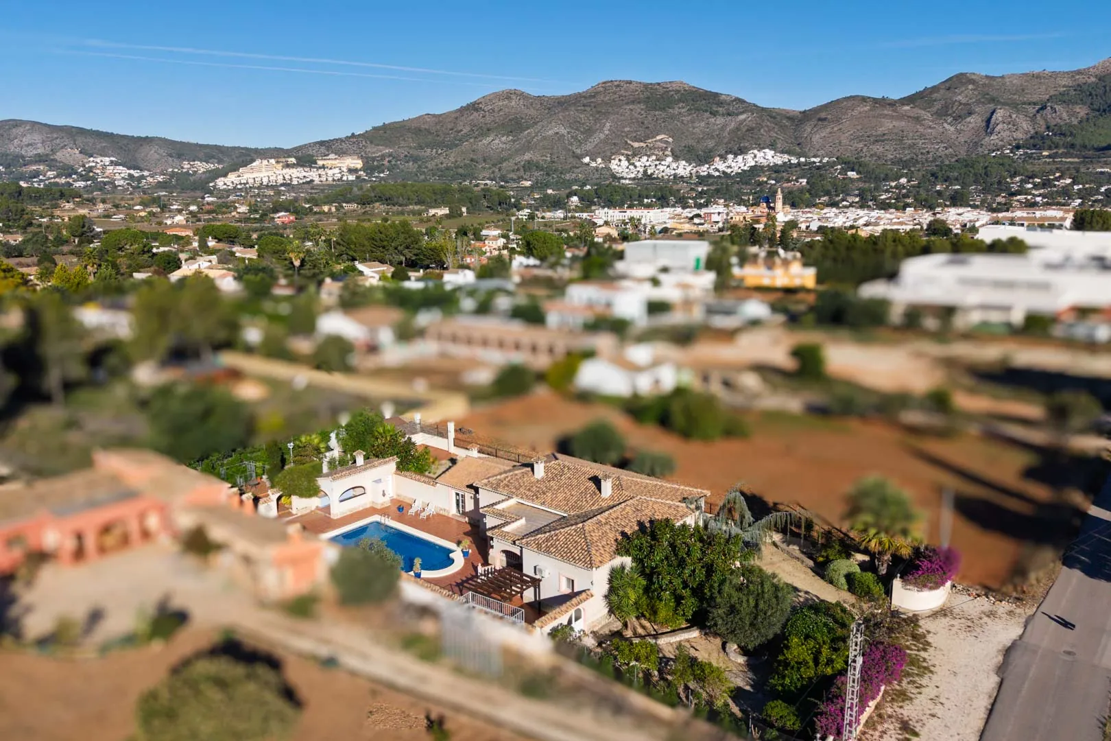 Villa de estilo mediterráneo a la venta en Jalón
