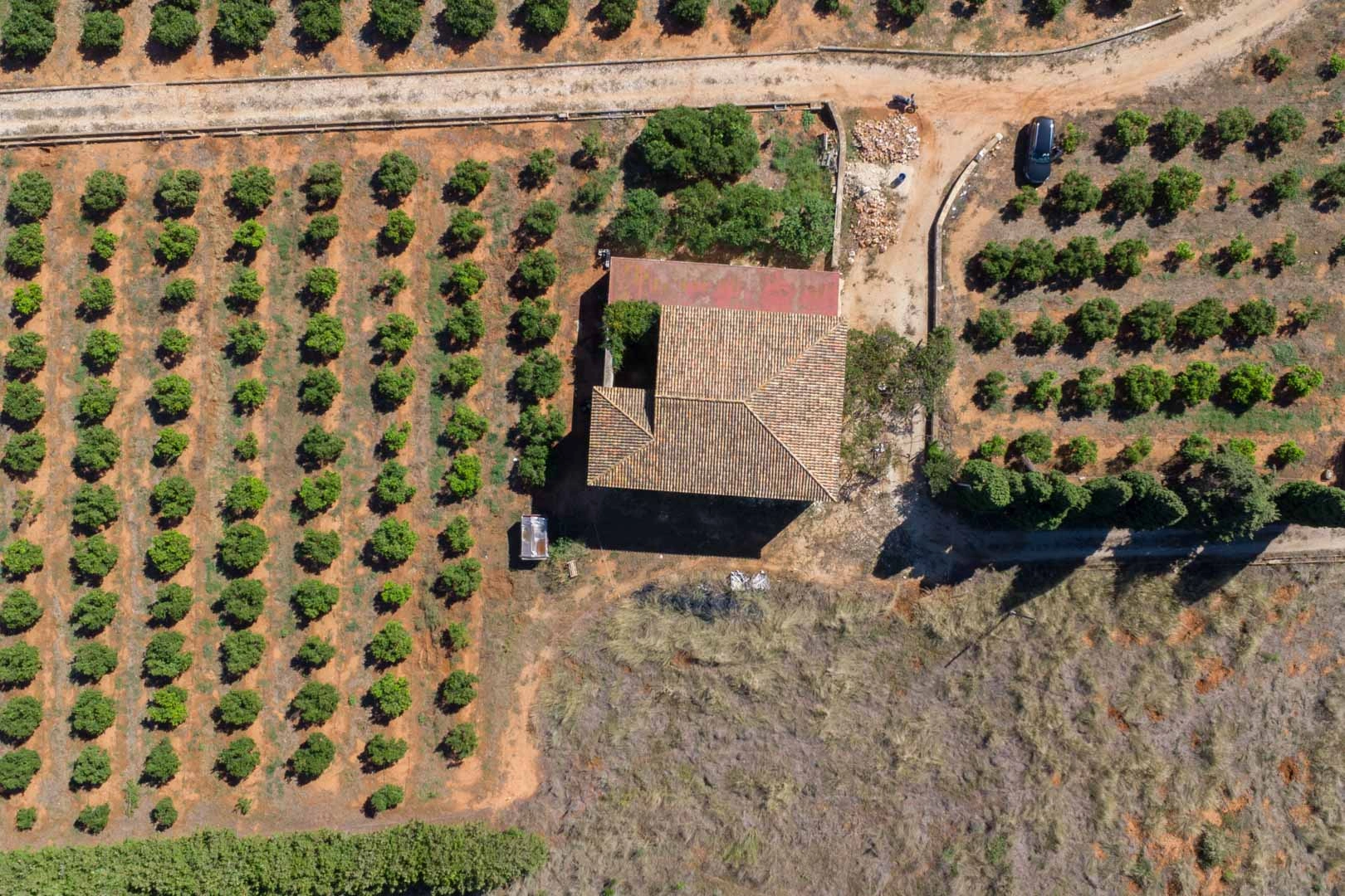 Casa de campo para reformar con gran parcela a la venta en Denia