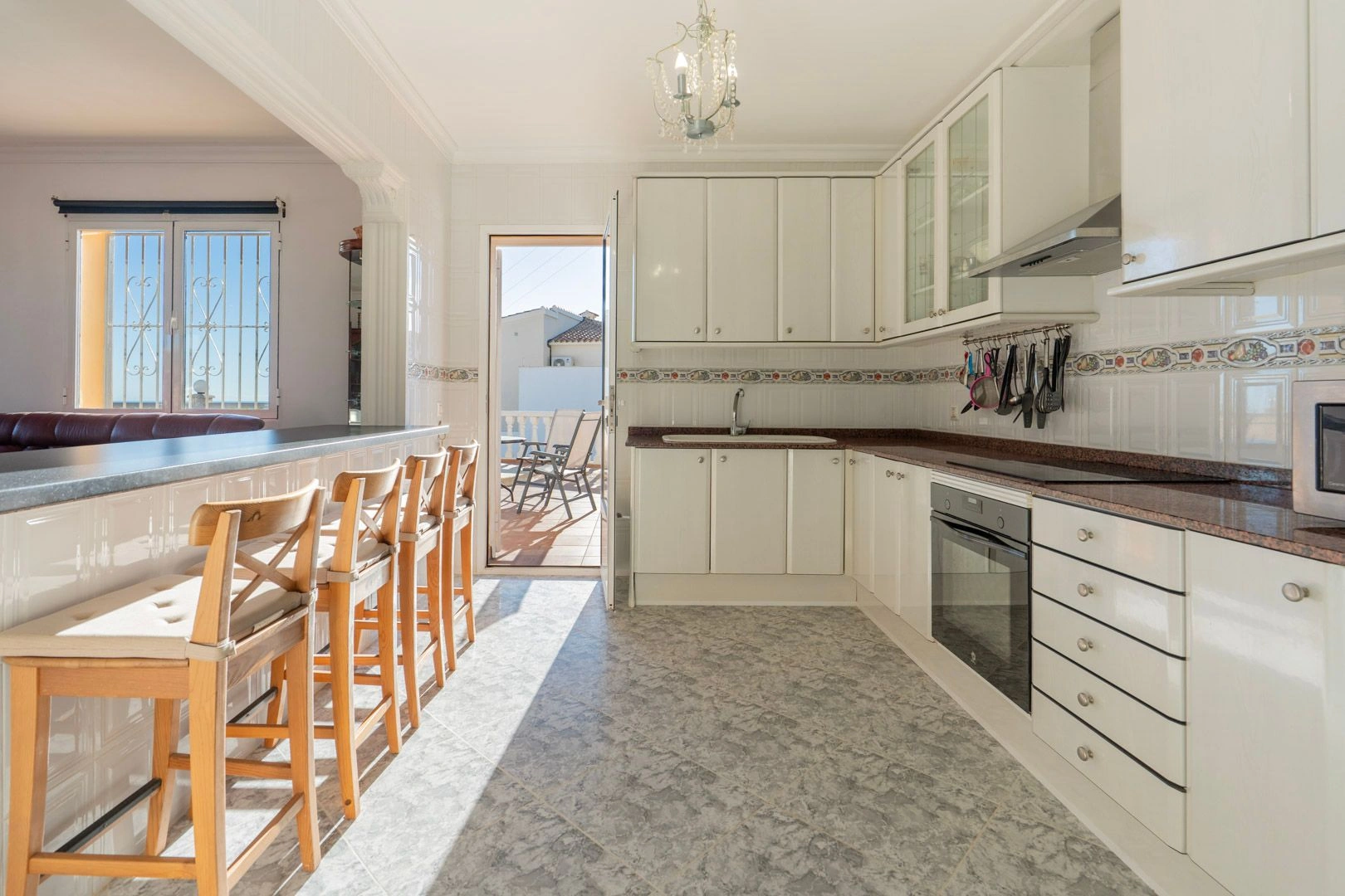 Villa con casa de invitados y vistas panoramicas al mar en venta en Calpe