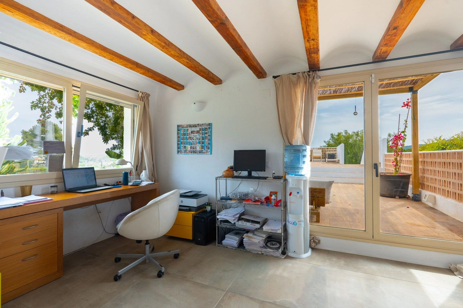 Charmante villa au pied du Montgó avec piscine et maison d'invités.