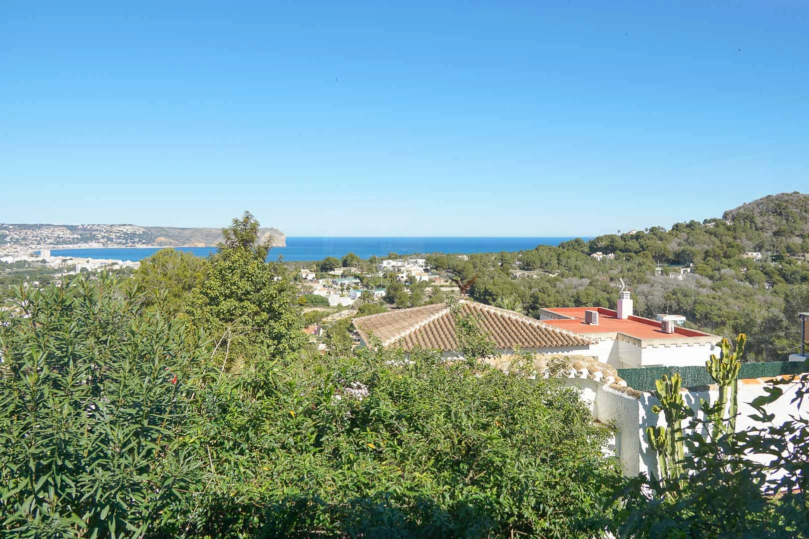 Superbe villa de style rustique avec vue sur la mer et le Montgo.