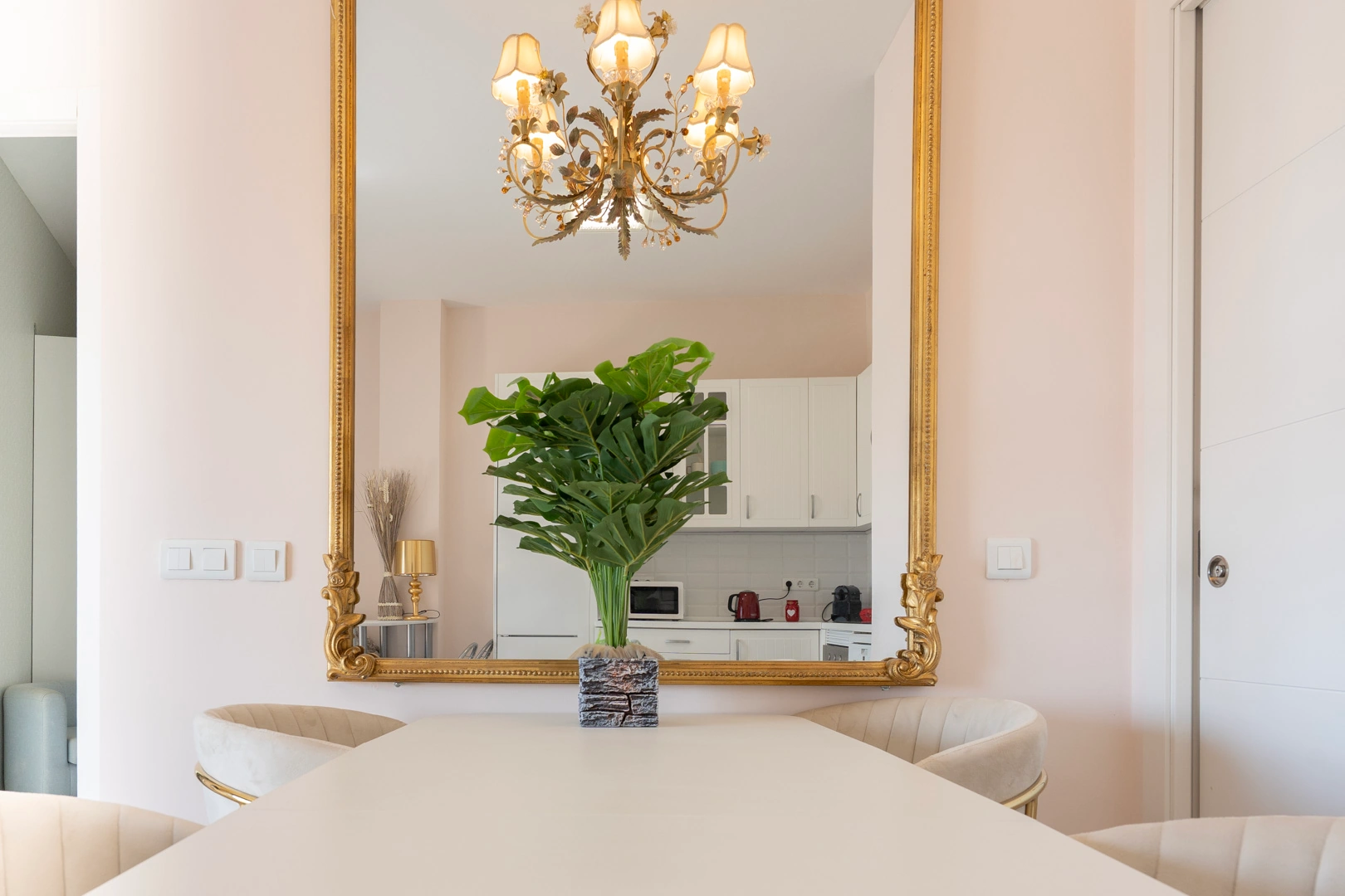 Apartamento de dos dormitorios en primera línea en venta en Altea