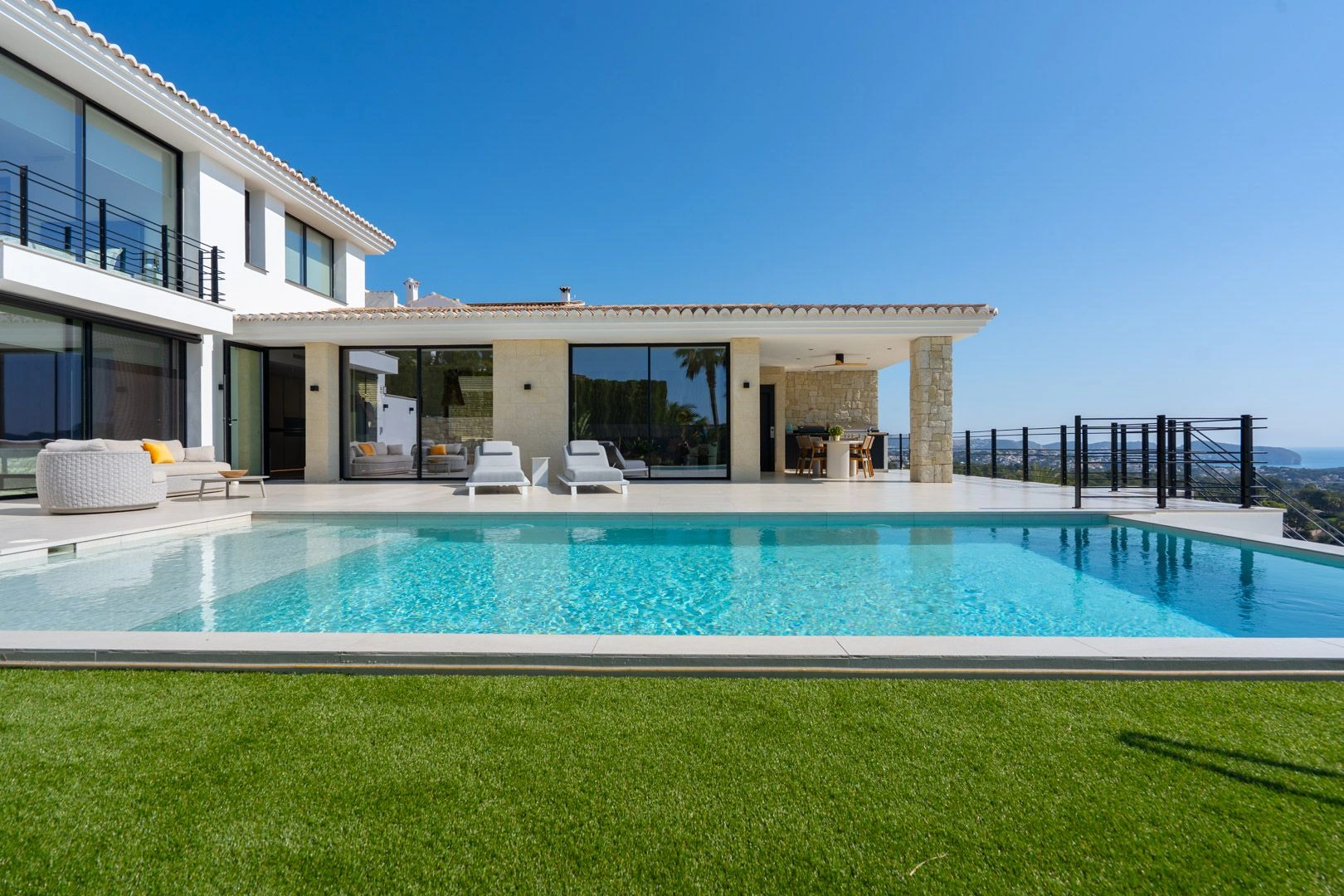 Impresionante villa mediterránea de lujo con vistas al mar en venta en Benissa