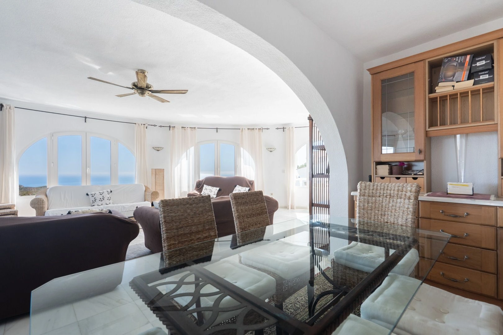 Villa tradizionale esclusiva con spettacolari viste sul mare a Cumbre del Sol