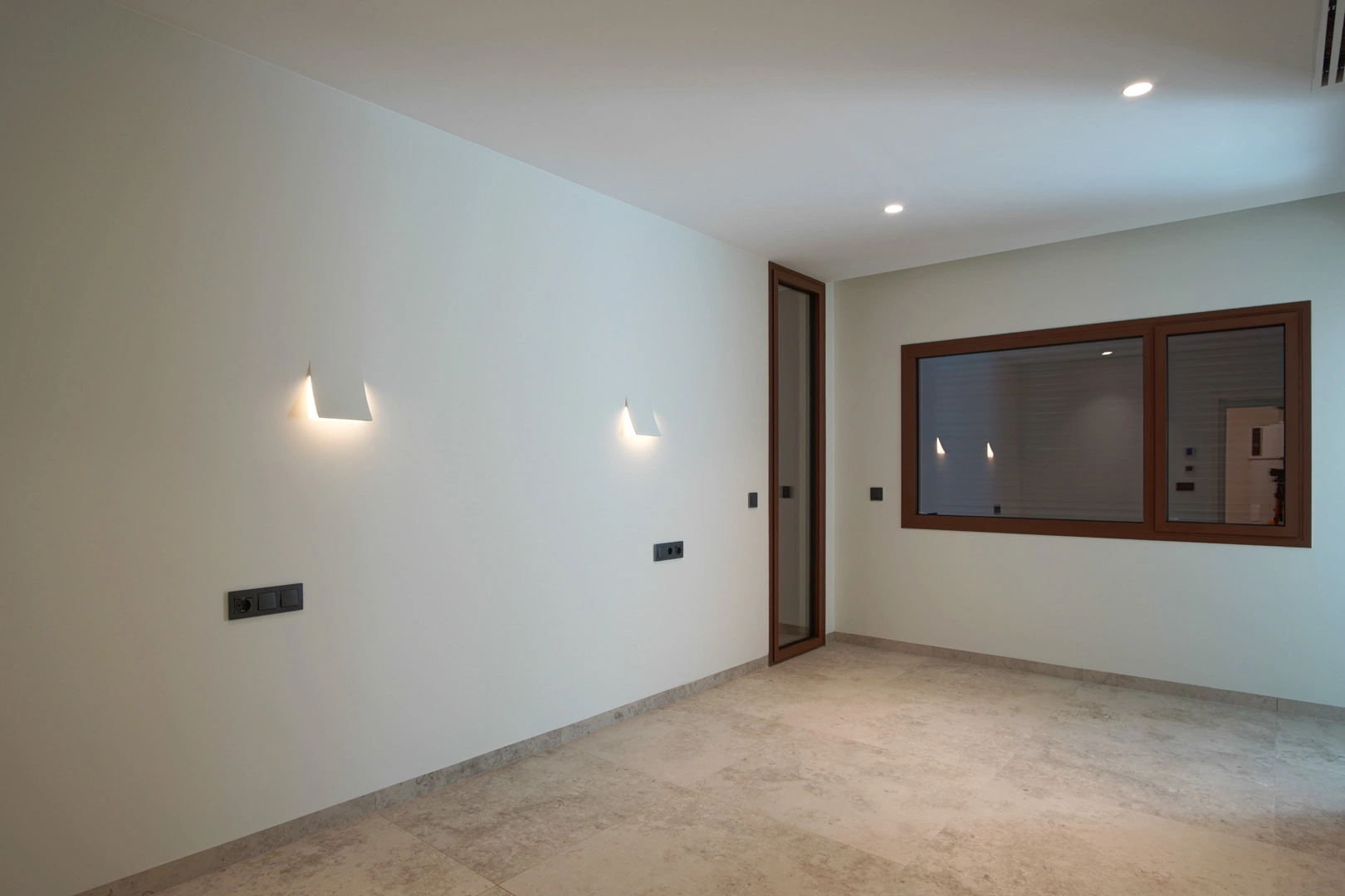 Exclusiva villa moderna cerca de la playa de La Fustera