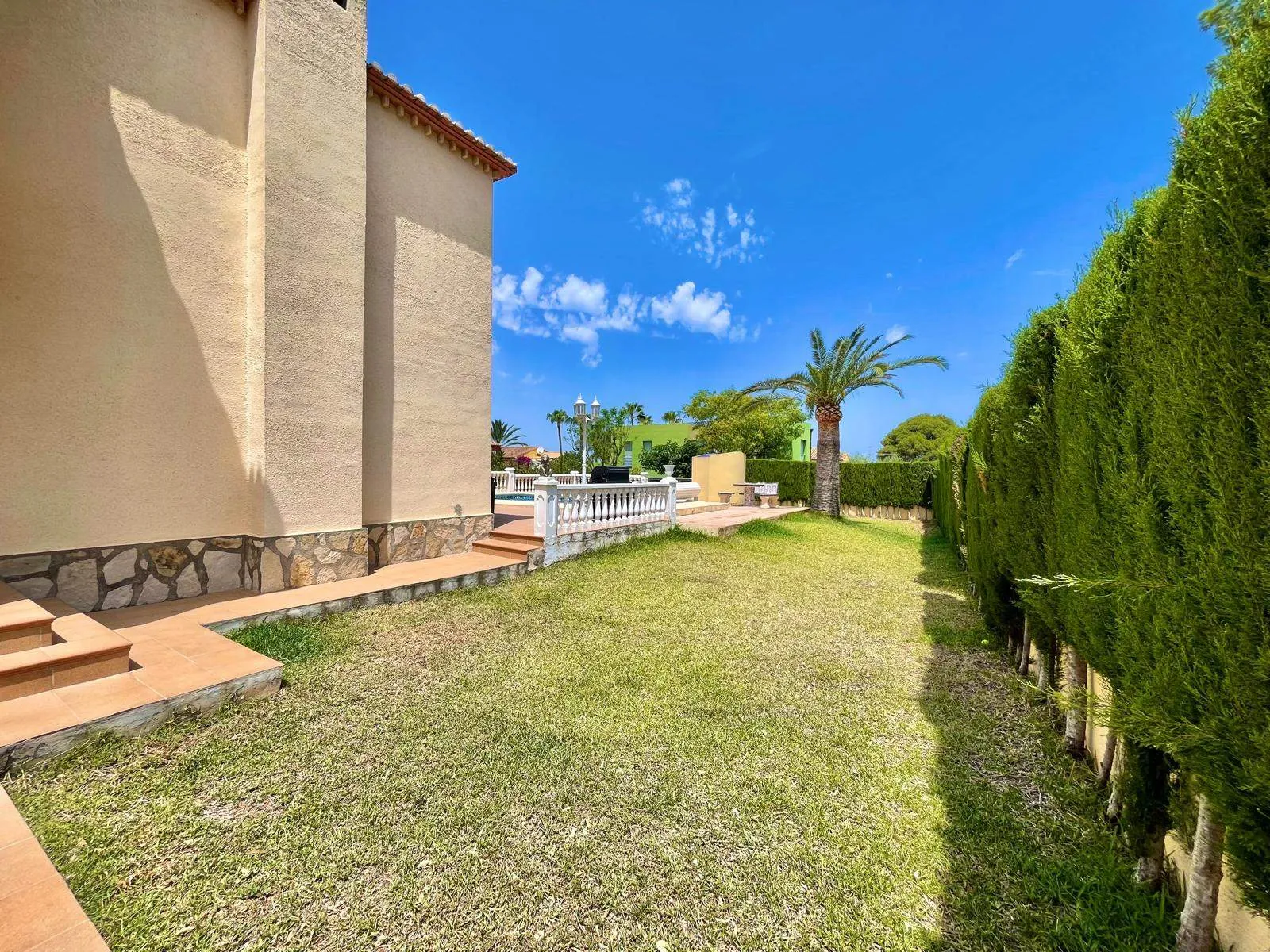 Villa avec 4 chambres à vendre à Dénia, proche des commerces et du centre-ville.