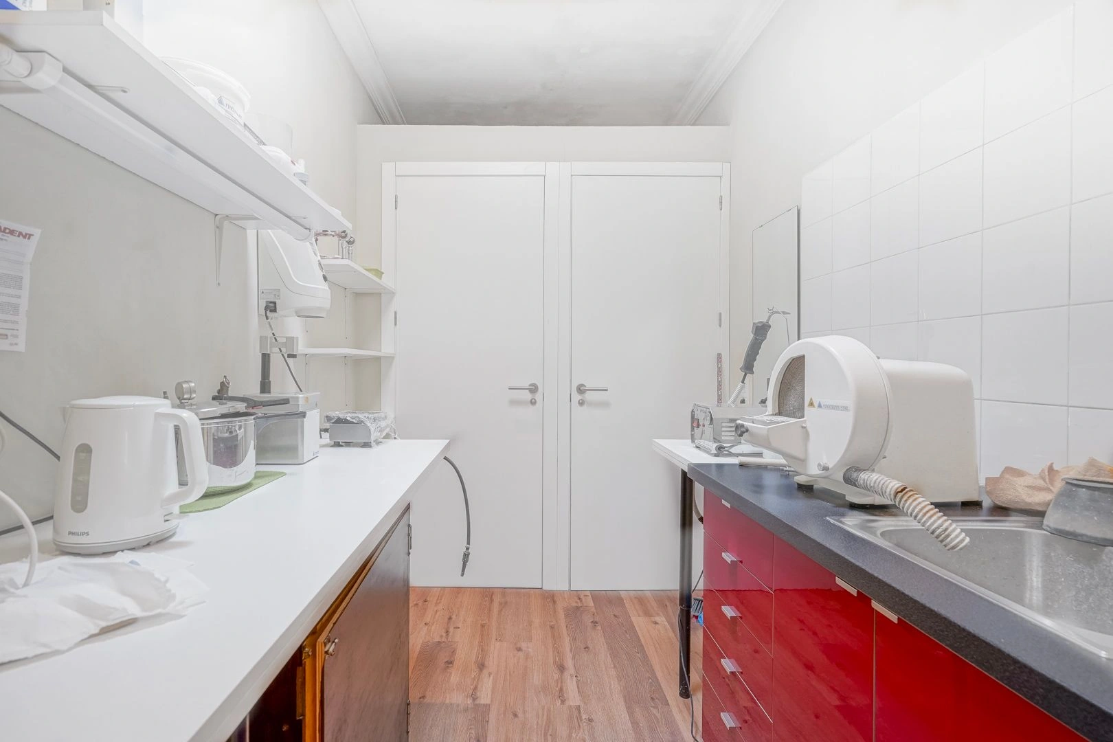 Local Comercial Multifuncional en Venta en una Ubicación Estratégica en Jávea