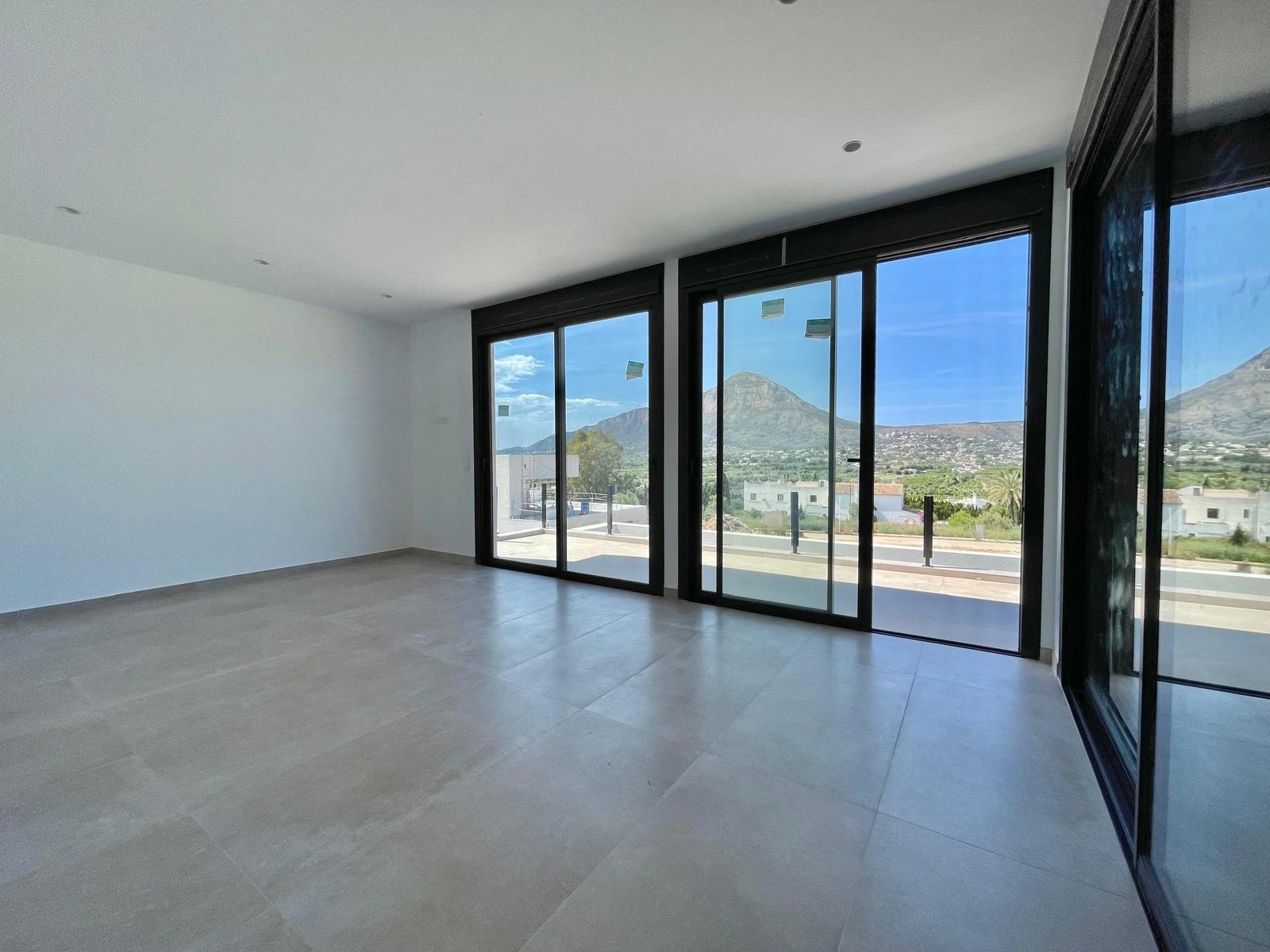Villa de obra nueva con 3 dormitorios en venta en Javea