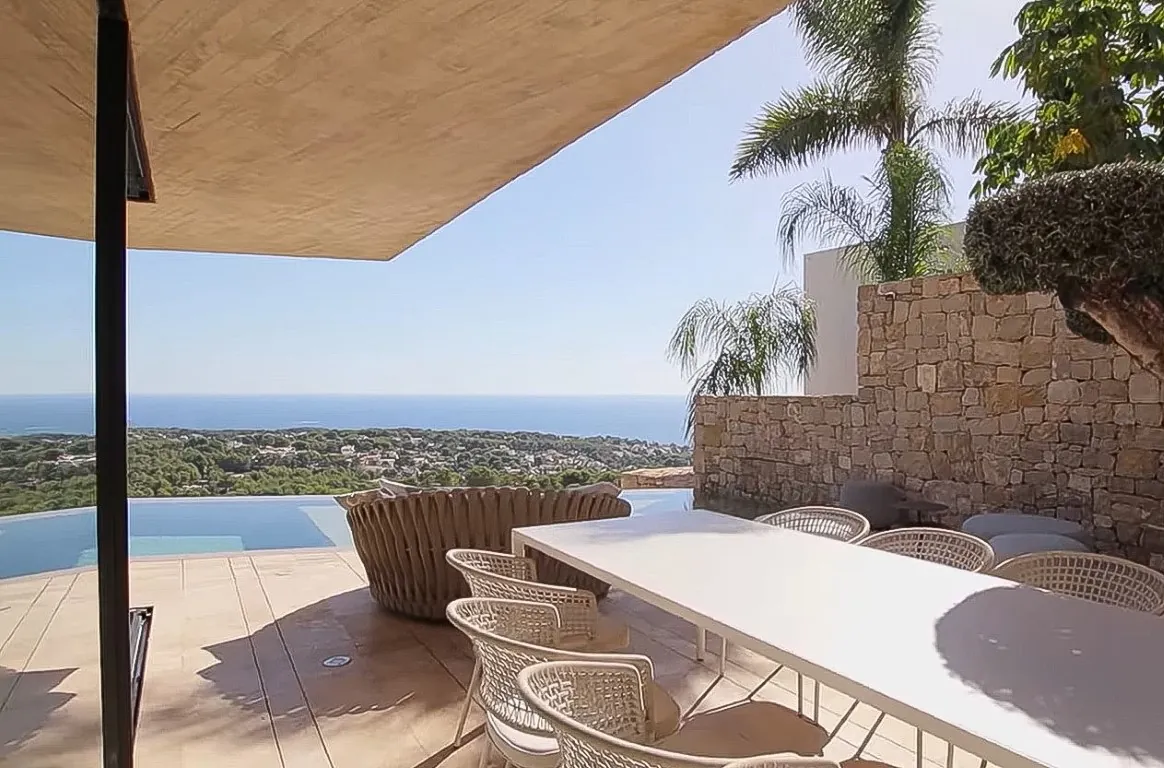 Preciosa villa única con vistas al mar en venta en Benissa