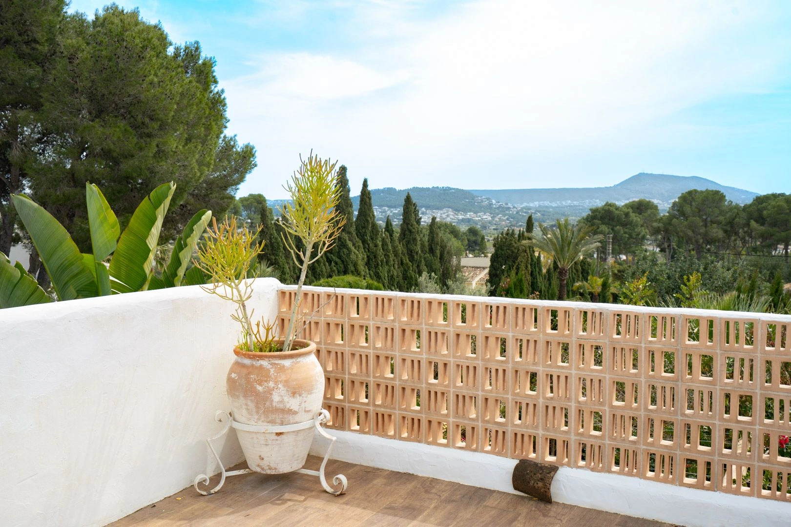 Charmante villa au pied du Montgó avec piscine et maison d'invités.