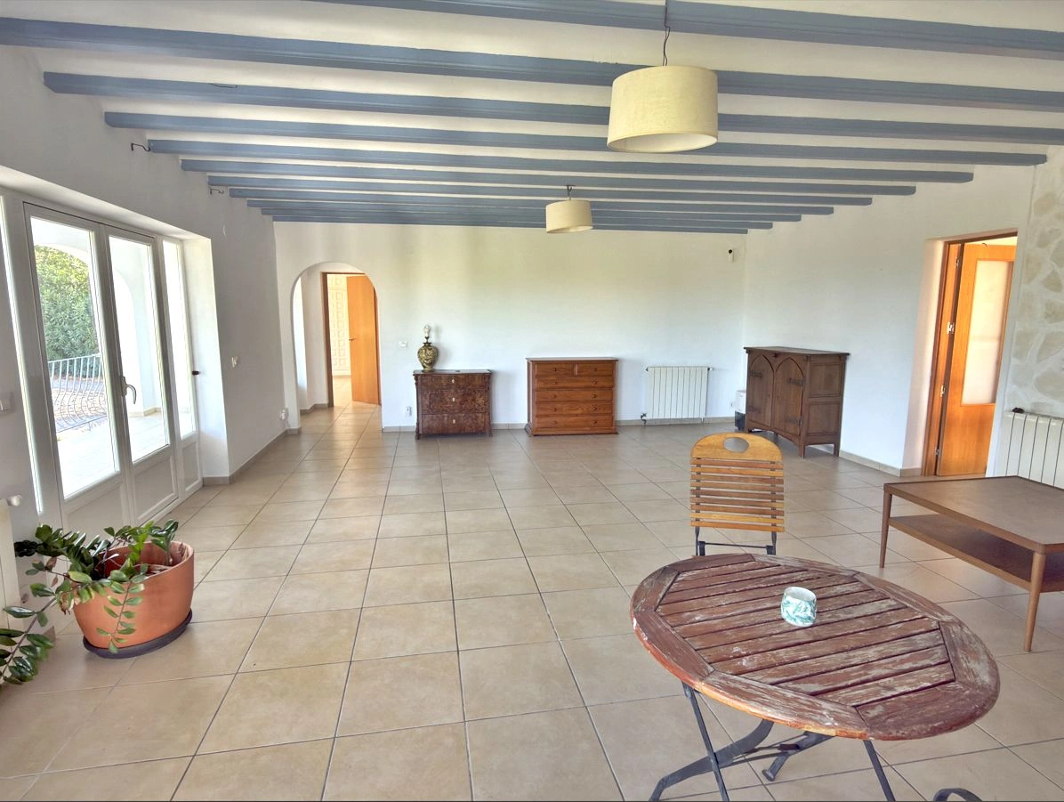 Traditional Villa in Jávea with Spacious Plot and Mediterranean Views