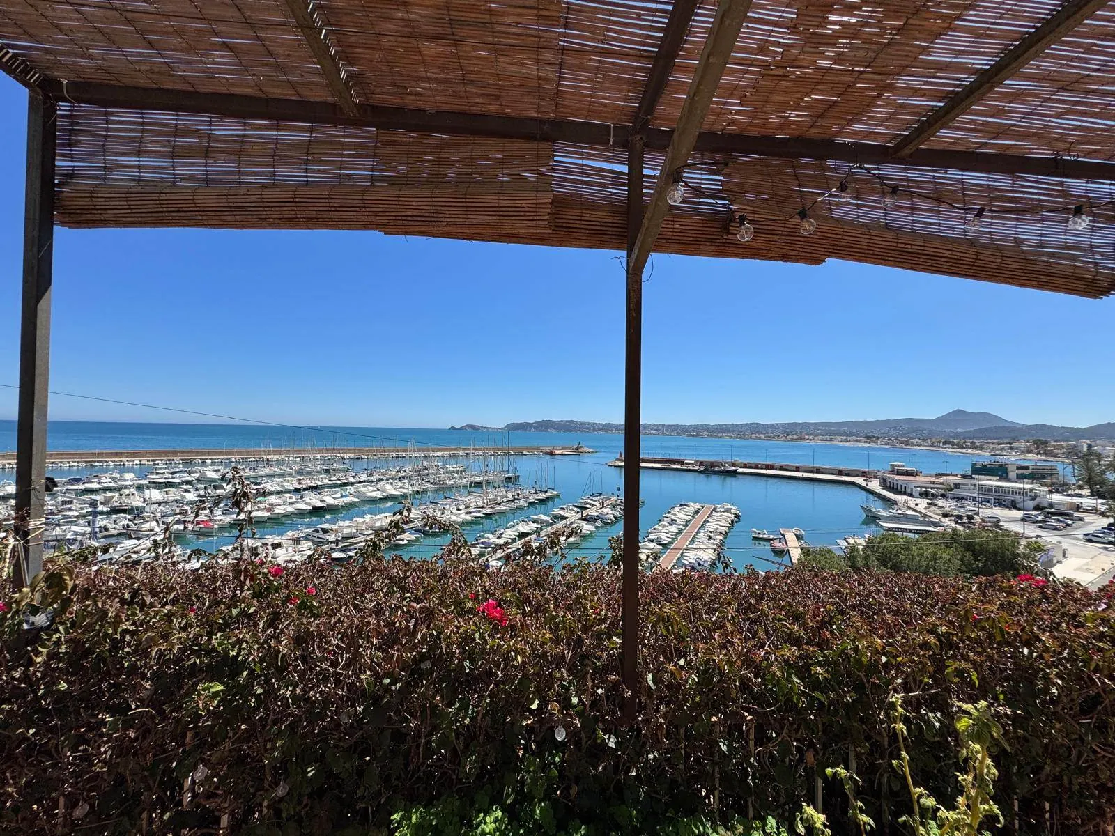 Se vende casa independiente en el puerto de Javea