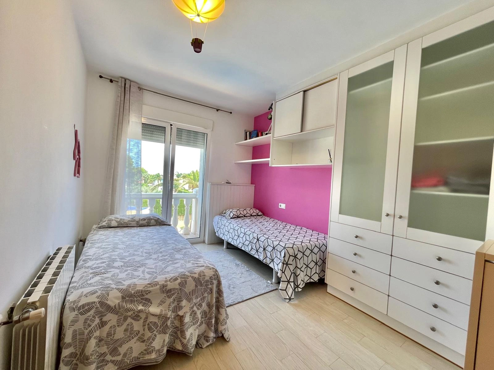 Villa avec 4 chambres à vendre à Dénia, proche des commerces et du centre-ville.