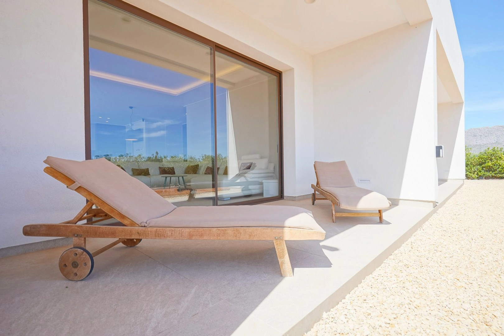 Villa moderna en gran parcela en venta en Beniarbeig