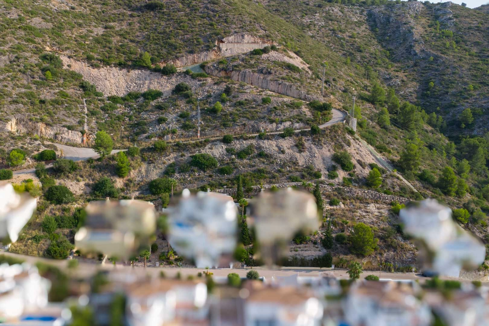 Urban plot with open views of the Jalón Valley.