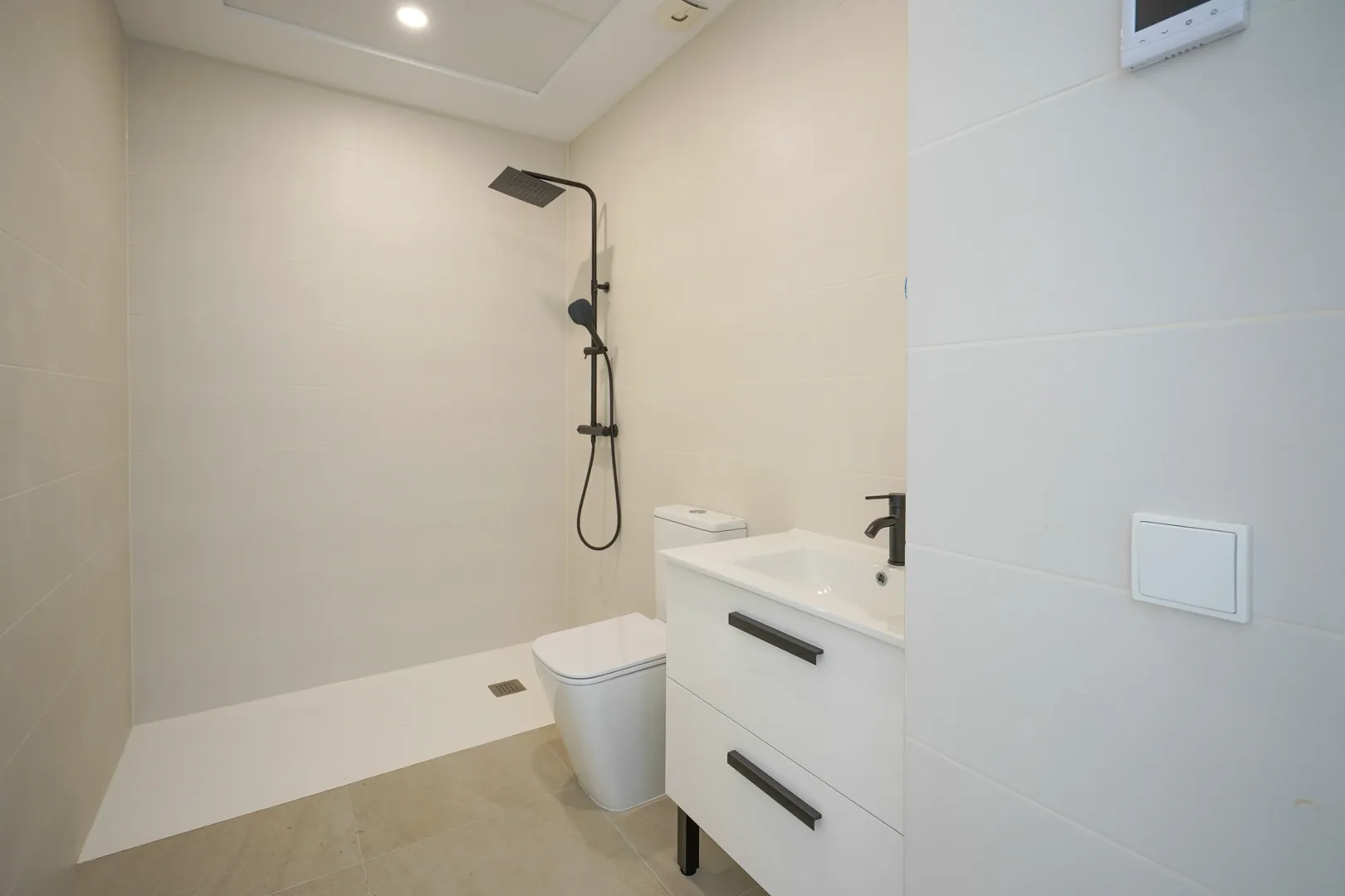 Moderne nieuwbouw geschakelde chalet te koop in Calpe