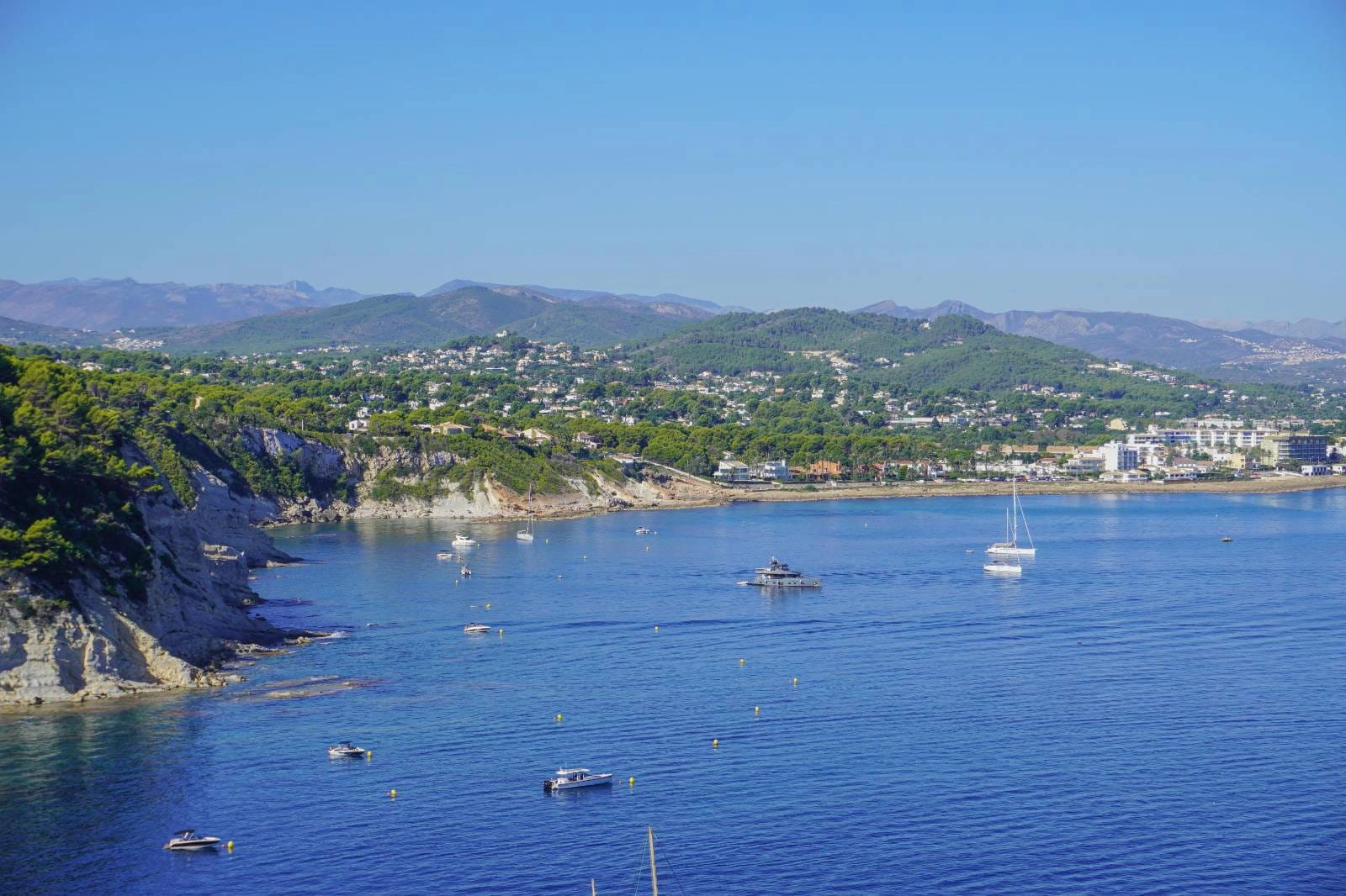 Chalet con consultorio médico en venta en Jávea.