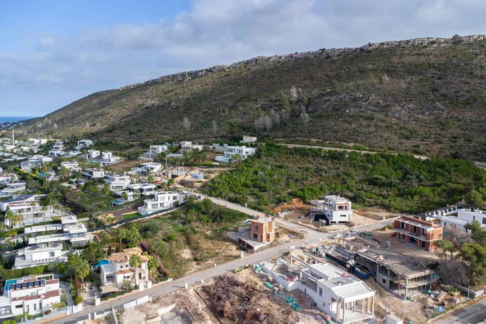 Parcela con vistas al mar, libre de constructor en venta en Javea