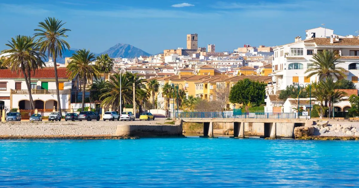 Piso de 2 dormitorios en venta en la playa del arenal de Javea