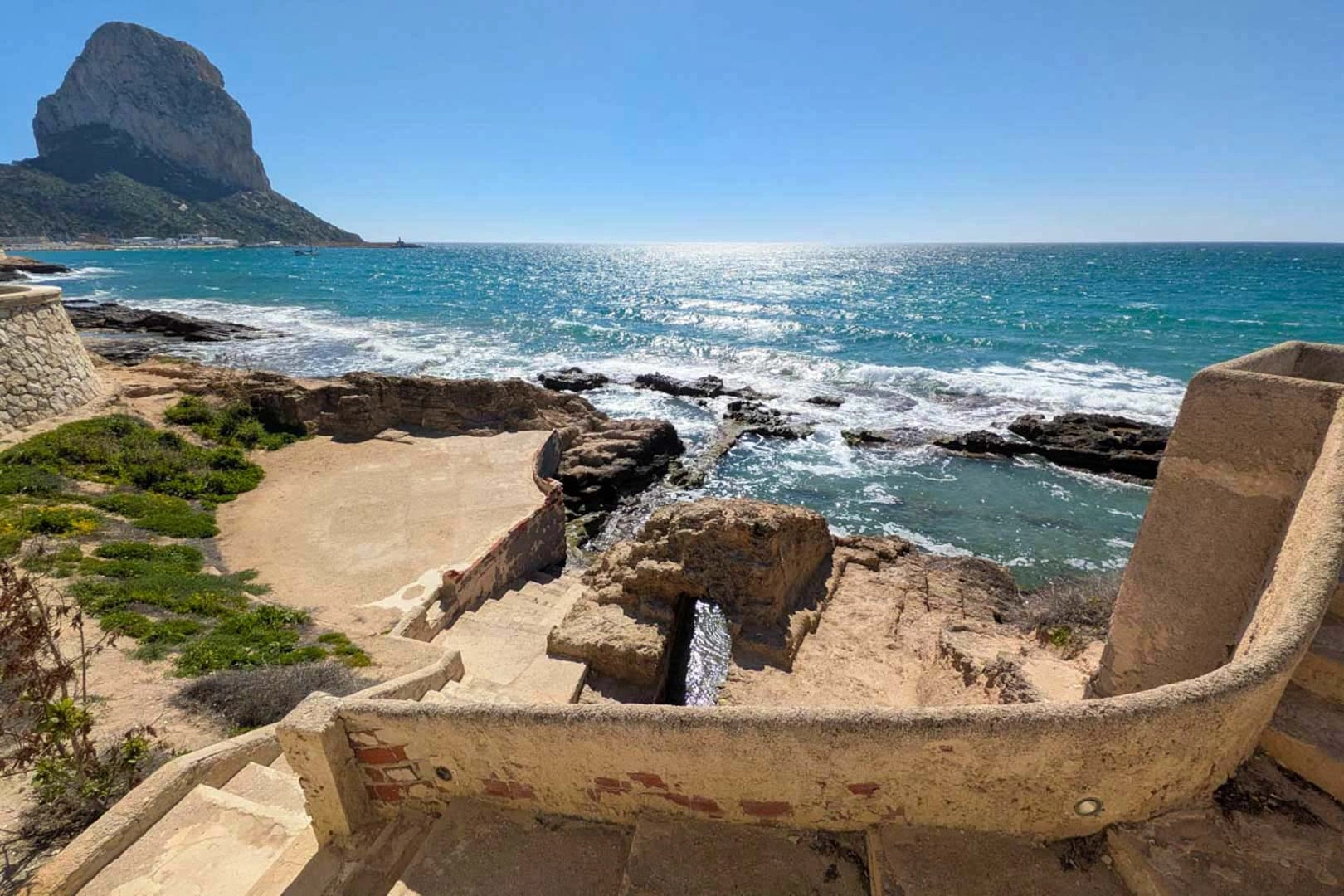 Villa moderna aún por terminar en venta en Calpe.
