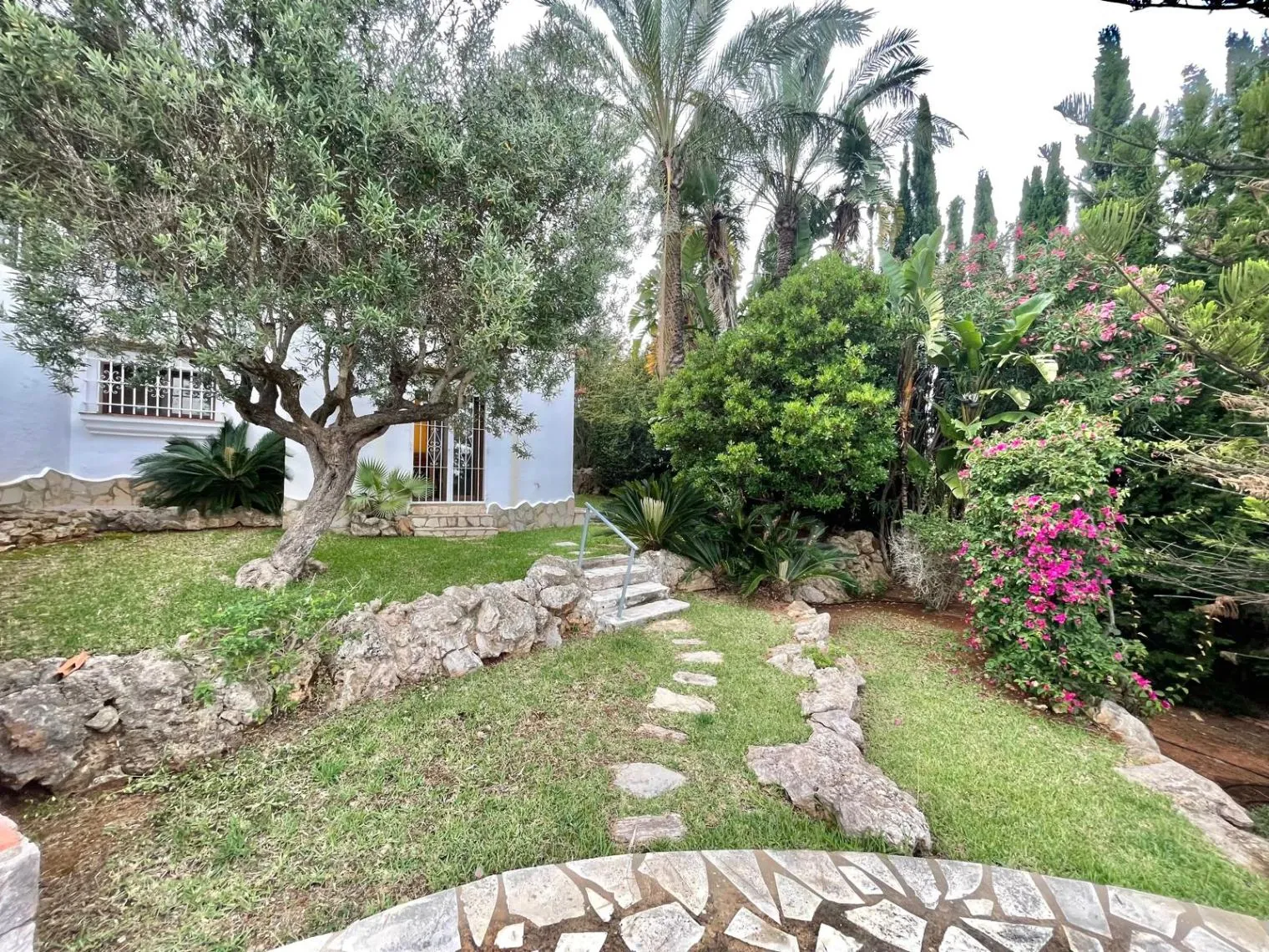 Villa de 4 dormitorios en venta en Montepego con vistas al mar