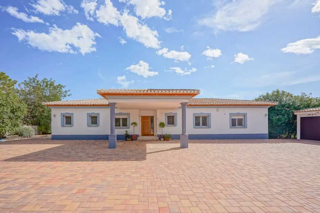 Preciosa villa de una sola planta en venta en el Montgo, Javea