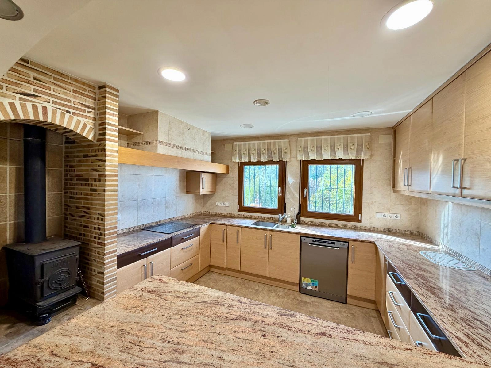 Villa de Ensueño en venta, en Plena Naturaleza con Apartamento de Invitados