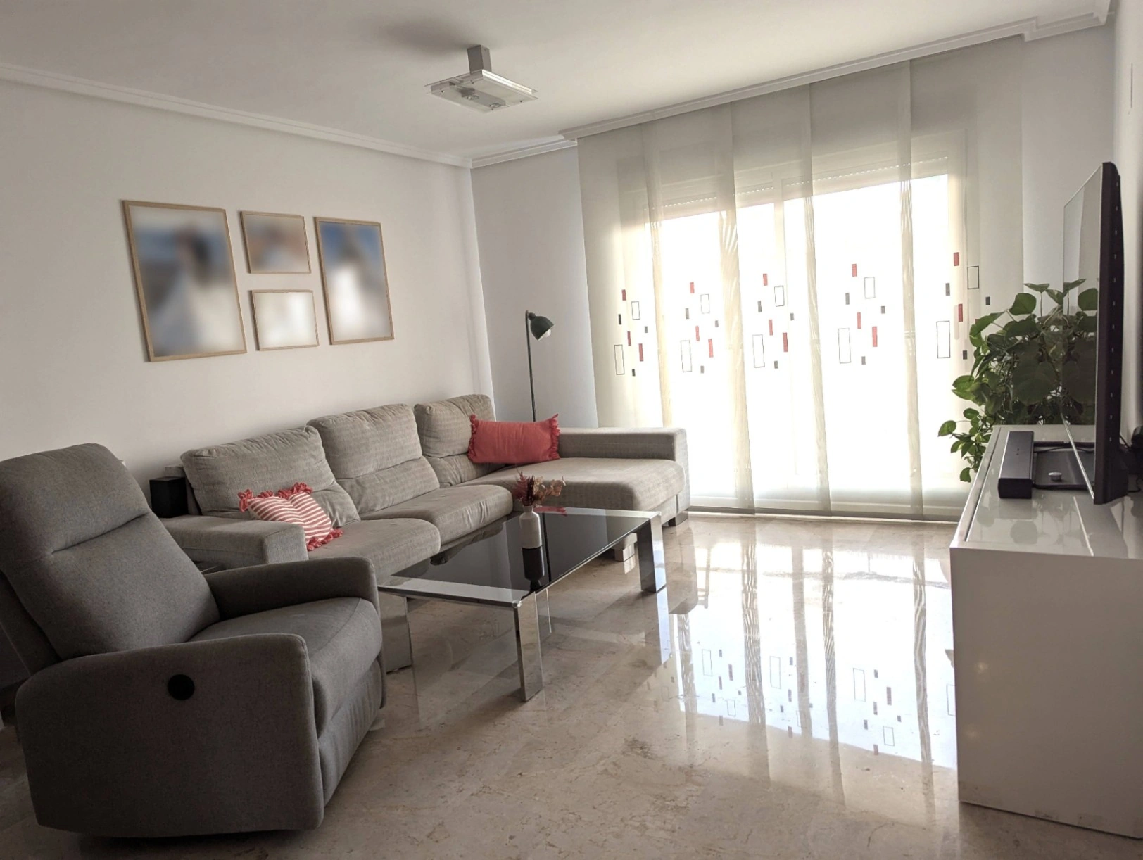 Appartamento di 3 camere da letto in vendita a Dénia. Ampiezza, luce e comodità nel pieno centro.