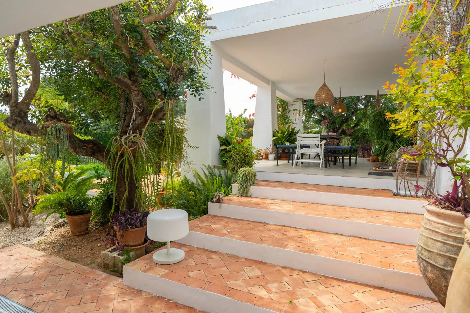 Charmante villa au pied du Montgó avec piscine et maison d'invités.