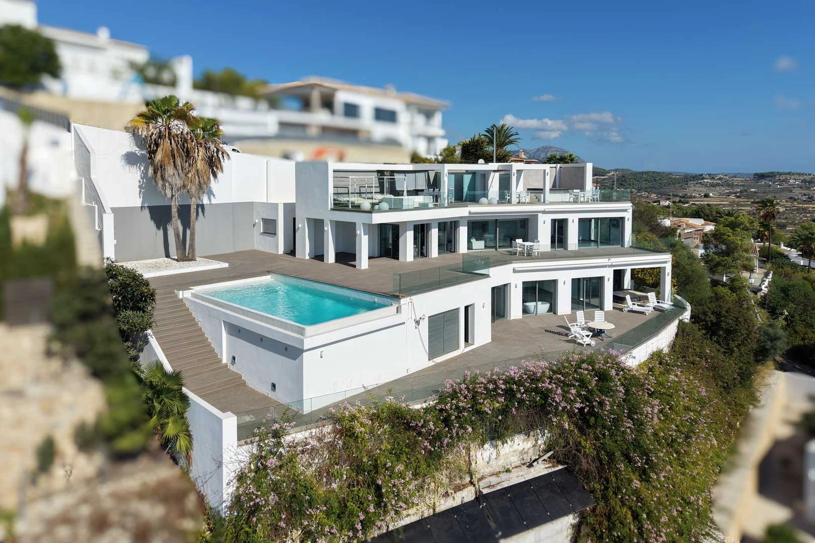 Villa moderna con vistas panoramicas al mar a la venta en Moraira.