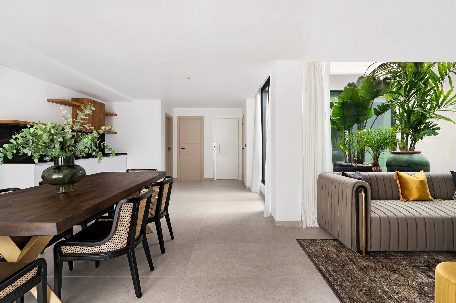 Exclusiva Villa de Lujo con Diseños Modernos y Espacios Únicos